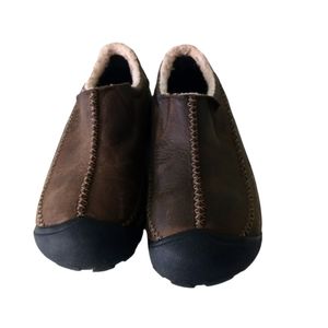 Keen women's shoe. Size 7. Designed to stay dry. Very good pre-loved condition!